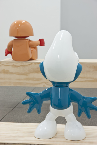 chasing tail (front view) & helmet head